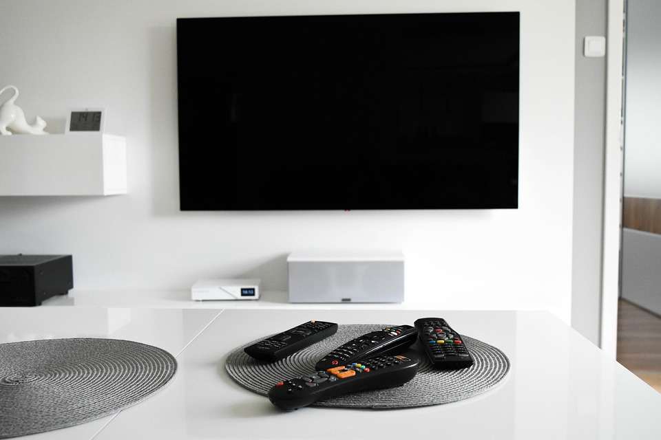 A Guide to Choosing the Right Smart TV for Your Home