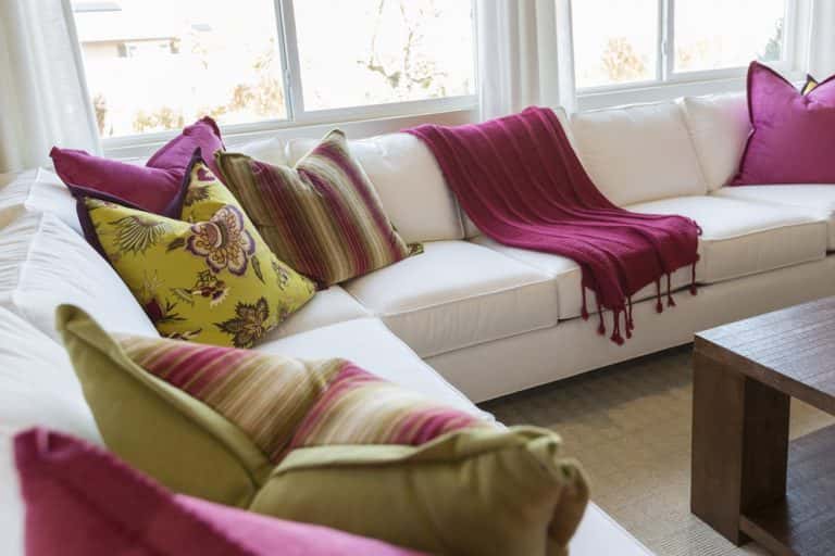 How to Decorate with Floor Cushions for a Cozy Look