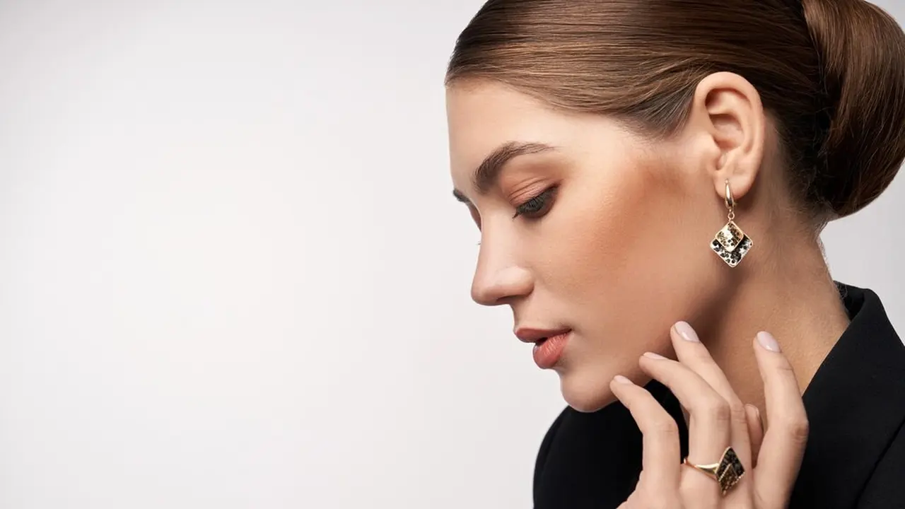 Tips Memilih Aksesori yang Cocok untuk Berbagai Acara Cara Memilih Aksesori Yang Tepat Untuk Outfit