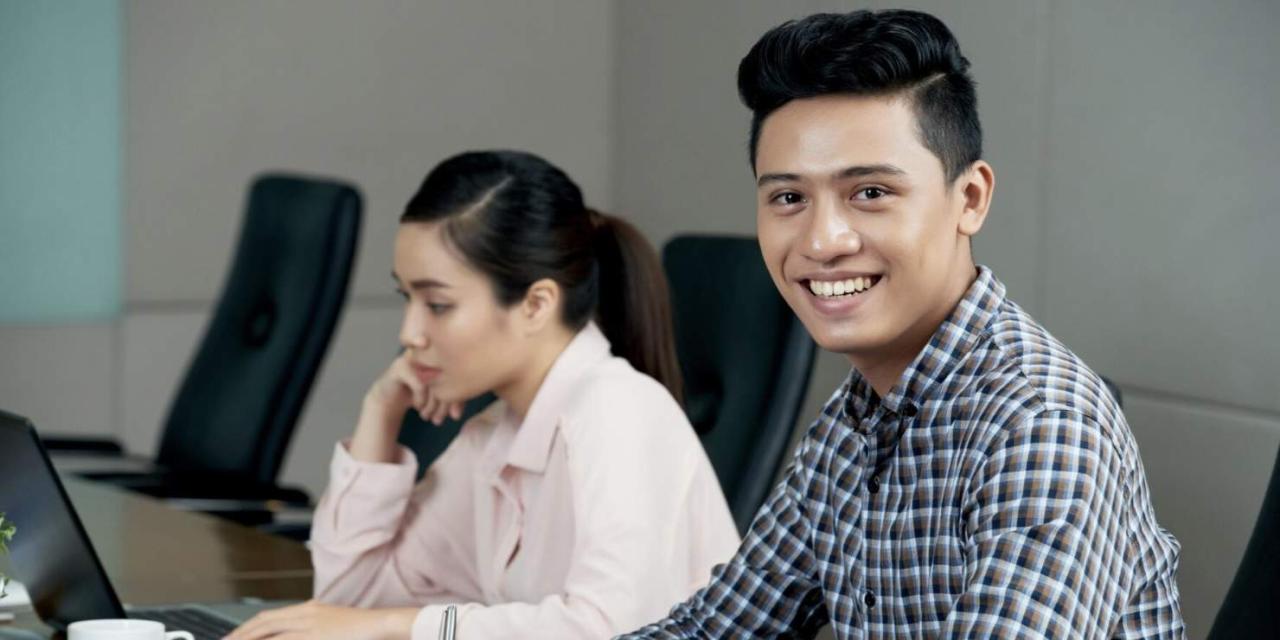 15 Manfaat Magang bagi Mahasiswa yang Wajib di Dunia Kerja ... Perbedaan Antara Magang Dan Kerja Paruh Waktu Untuk Mahasiswa