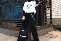 Ide Outfit Kasual Untuk Hangout Dengan Teman yang Stylish Ide Outfit Kasual Untuk Hangout Dengan Teman yang Stylish