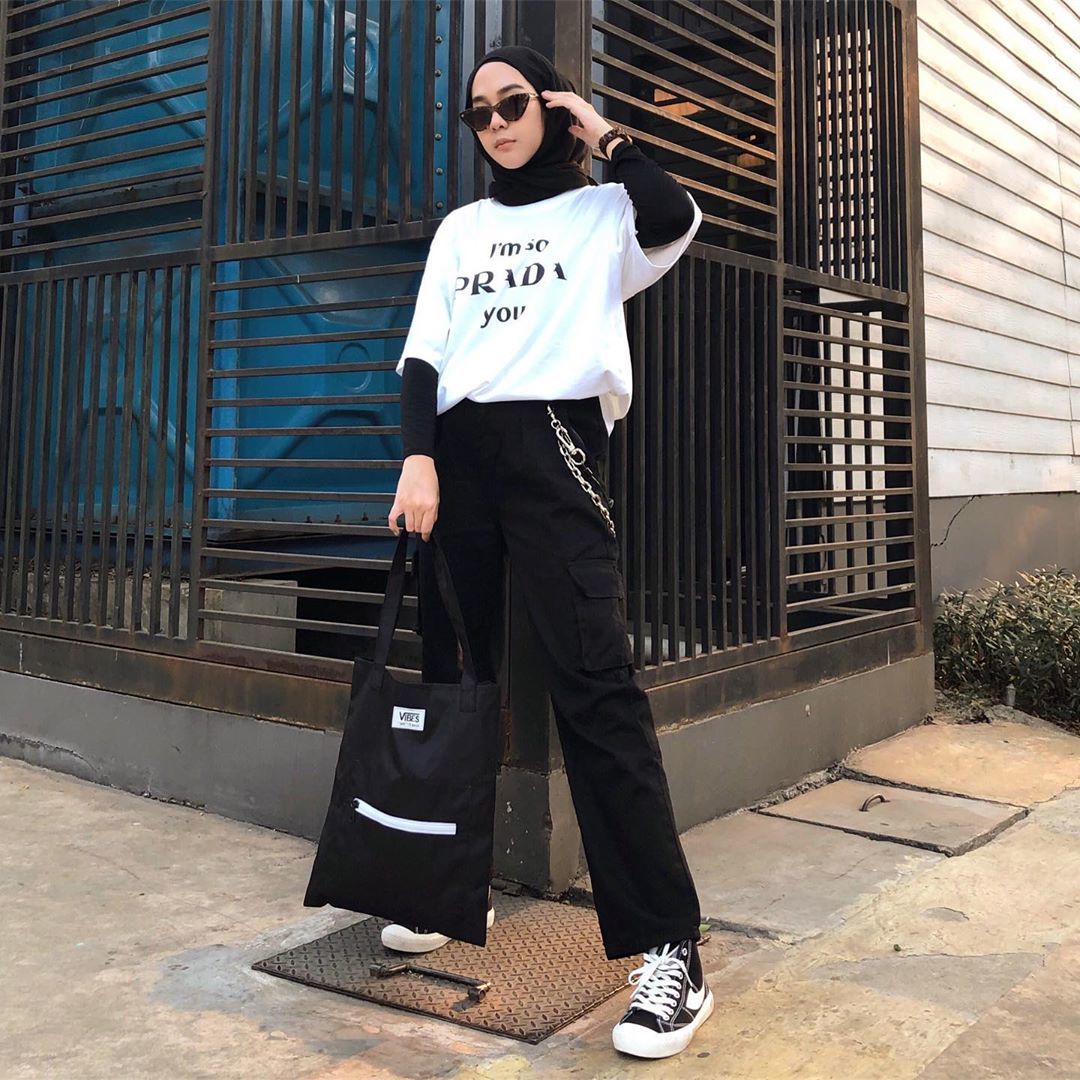Ide Outfit Kasual Untuk Hangout Dengan Teman yang Stylish
